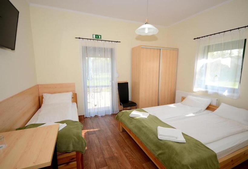 舒适三人间, Szárszó Panzió