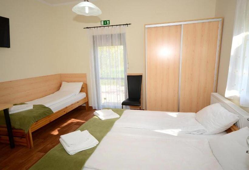 舒适三人间, Szárszó Panzió