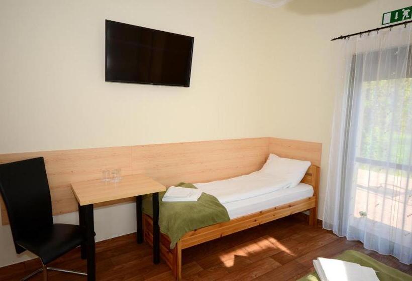 舒适三人间, Szárszó Panzió