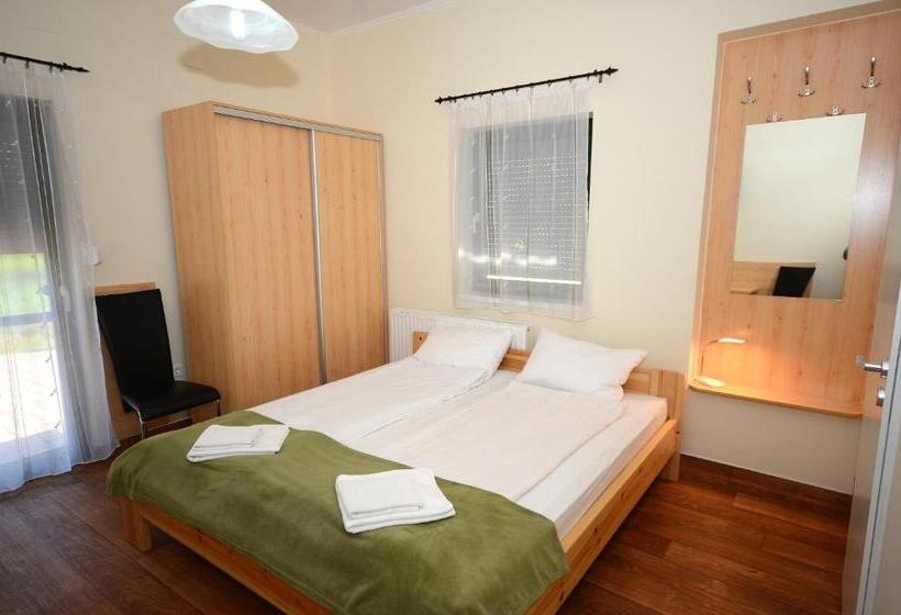 舒适三人间, Szárszó Panzió