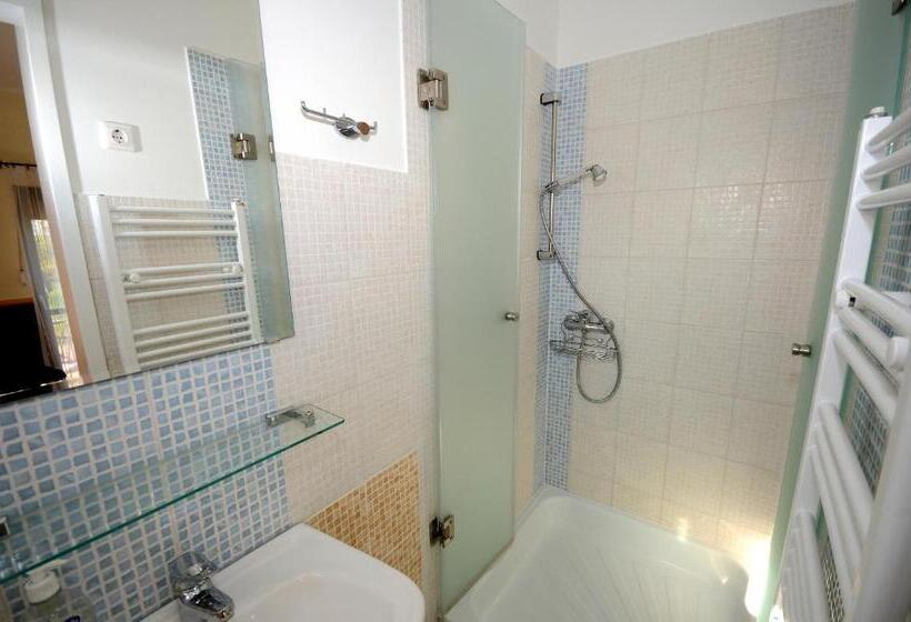 舒适三人间, Szárszó Panzió