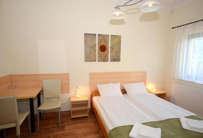 基本间, Szárszó Panzió