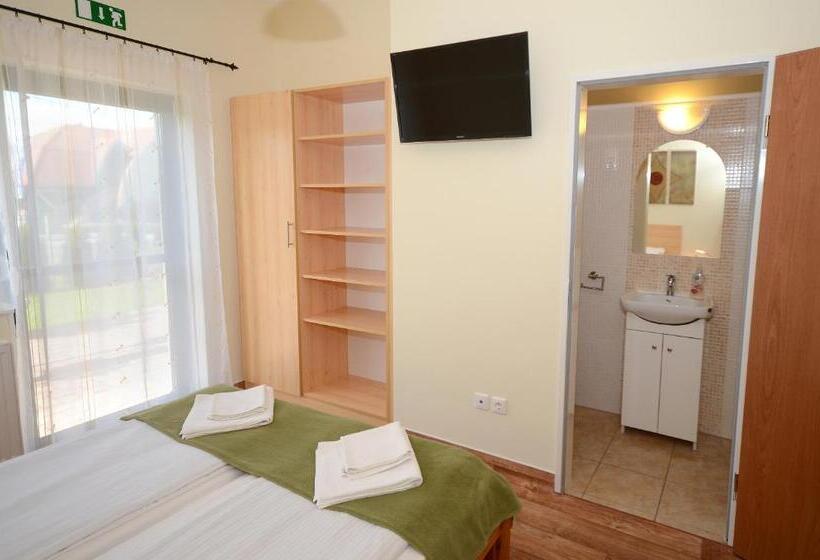 基本间, Szárszó Panzió