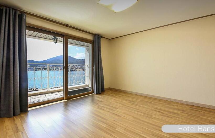 バルコニー付き１ベッドルームアパートメント, Hansan