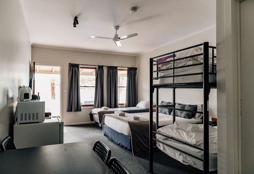 Семейный Номер, Port Albert Motel