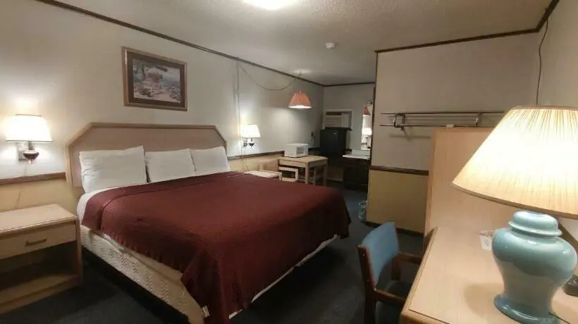 キングサイズベッドのスタンダードルーム, Twin Pine Motel
