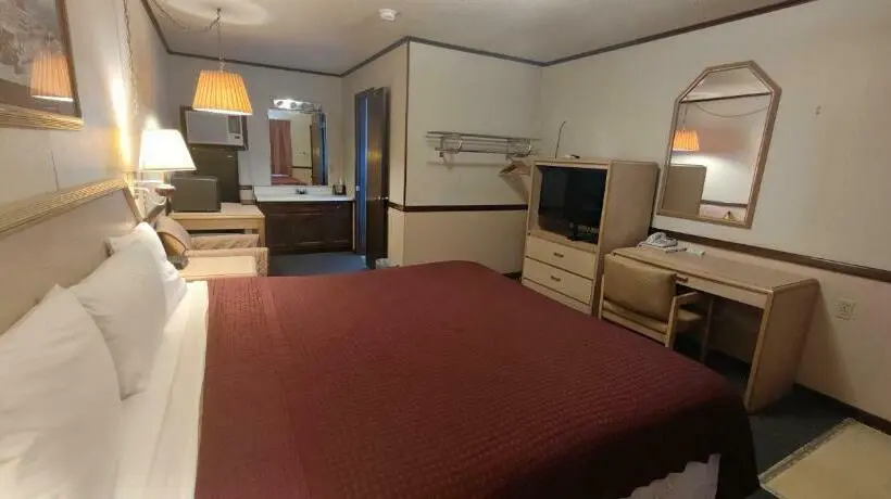 キングサイズベッドのスタンダードルーム, Twin Pine Motel