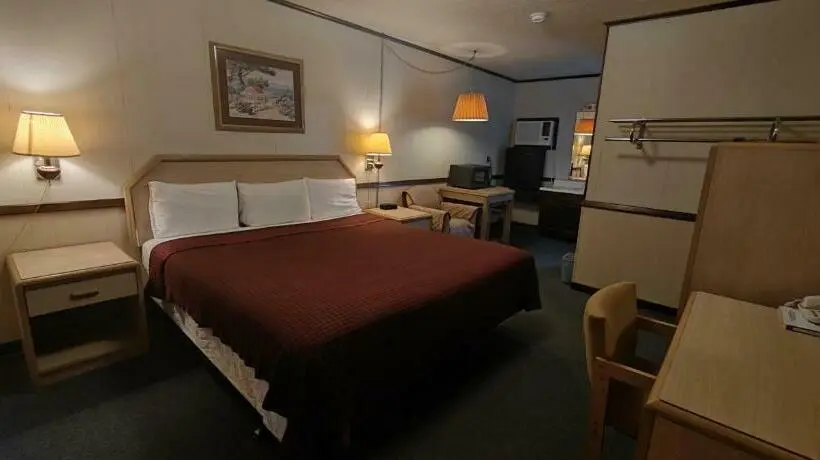 キングサイズベッドのスタンダードルーム, Twin Pine Motel