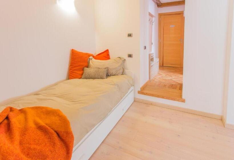 اتاق استاندارد چهار تخته, B&b White Moon