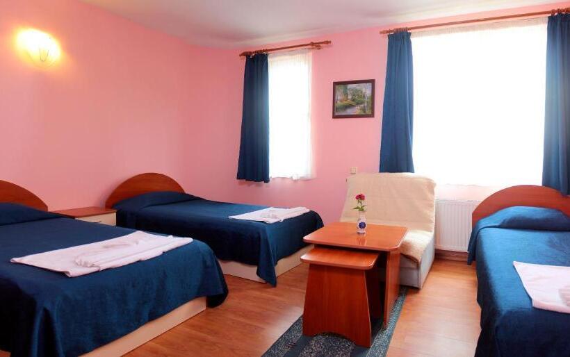 חדר סטנדרט לשלושה, Family Hotel Flora