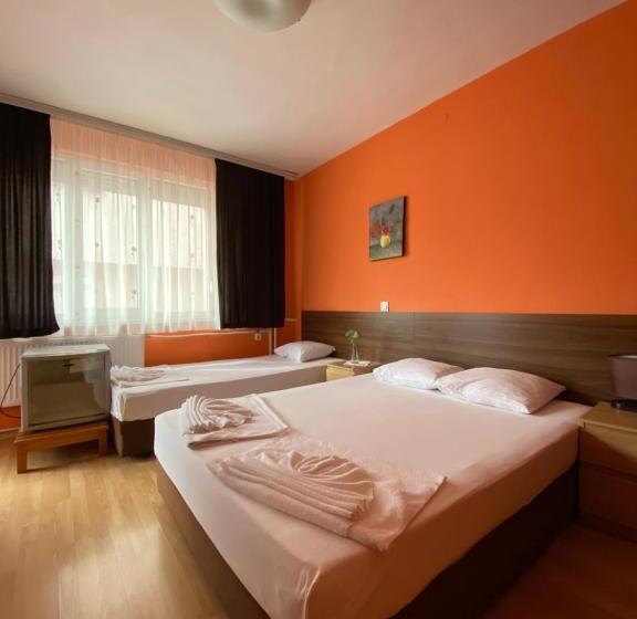 חדר סטנדרט לשלושה, Family Hotel Flora