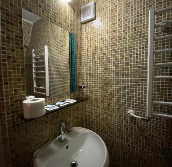 חדר סטנדרט לשלושה, Family Hotel Flora