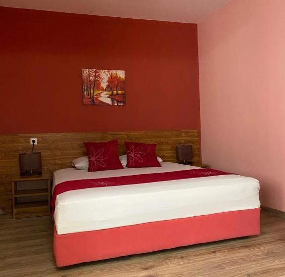 סוויטה משפחתית, Family Hotel Flora