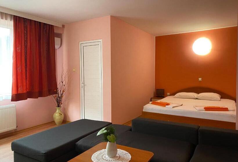 סוויטה משפחתית, Family Hotel Flora