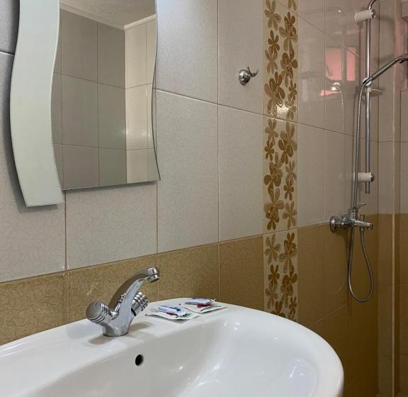 סוויטה משפחתית, Family Hotel Flora