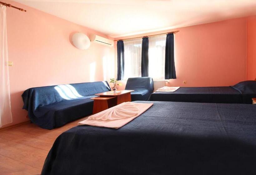 Номер Стандарт, Family Hotel Flora