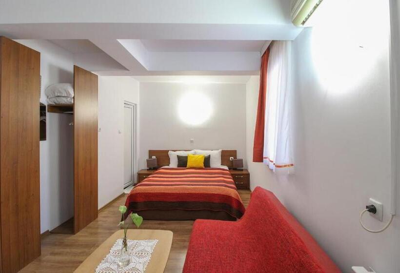 חדר סטנדרט, Family Hotel Flora