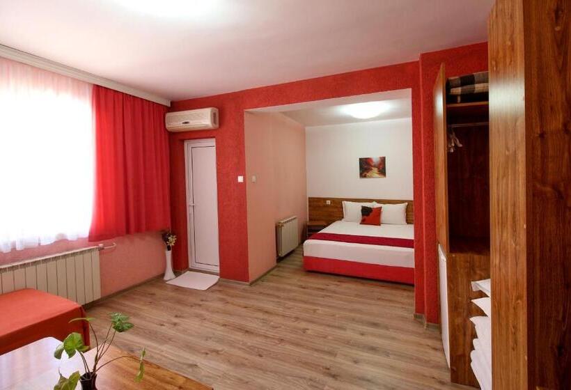 סוויטה משפחתית, Family Hotel Flora