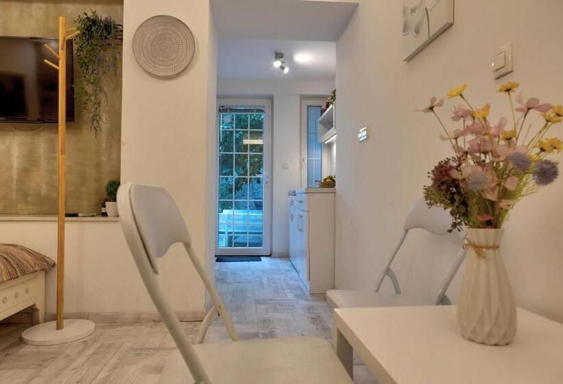 اتاق کلاسیک سه تخته, Apartments Villa Mike