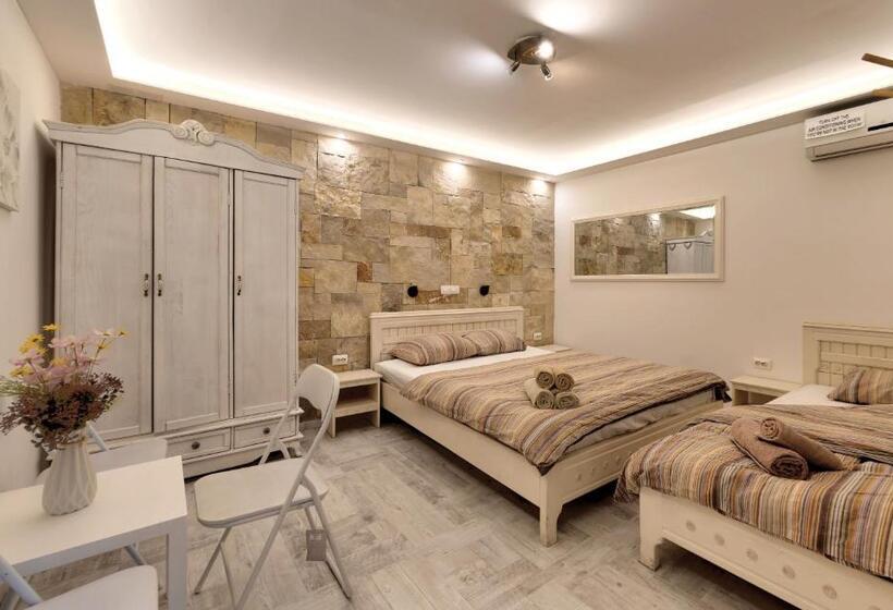 اتاق کلاسیک سه تخته, Apartments Villa Mike