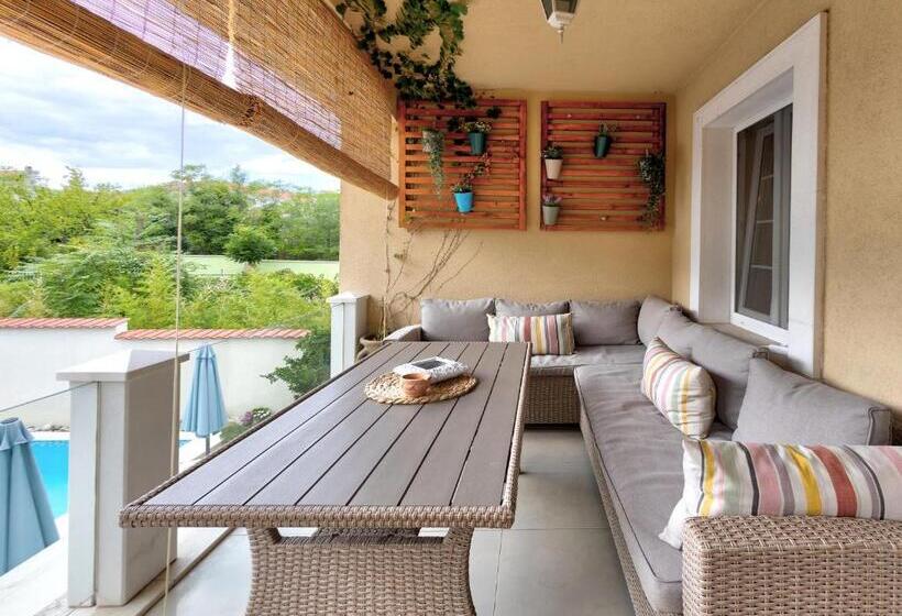 سوییت خانوادگی, Apartments Villa Mike