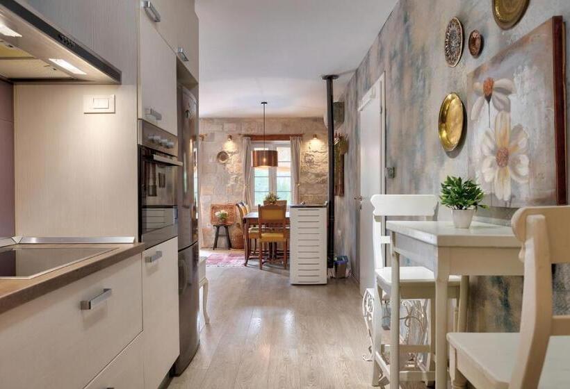 سوییت خانوادگی, Apartments Villa Mike