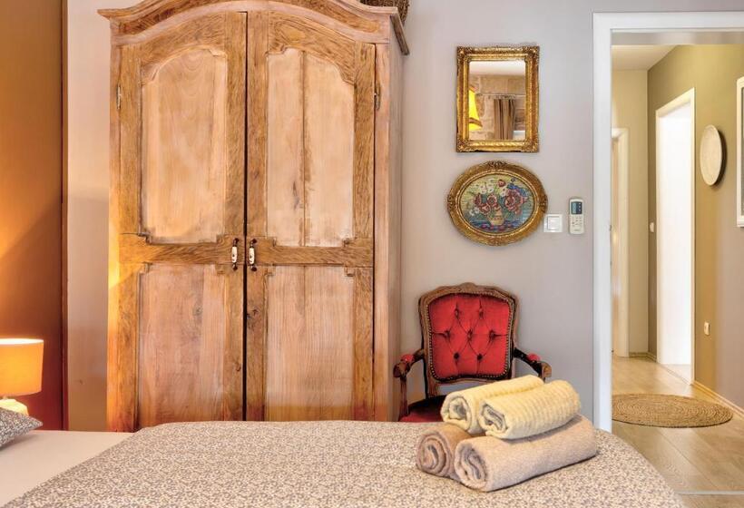 سوییت خانوادگی, Apartments Villa Mike