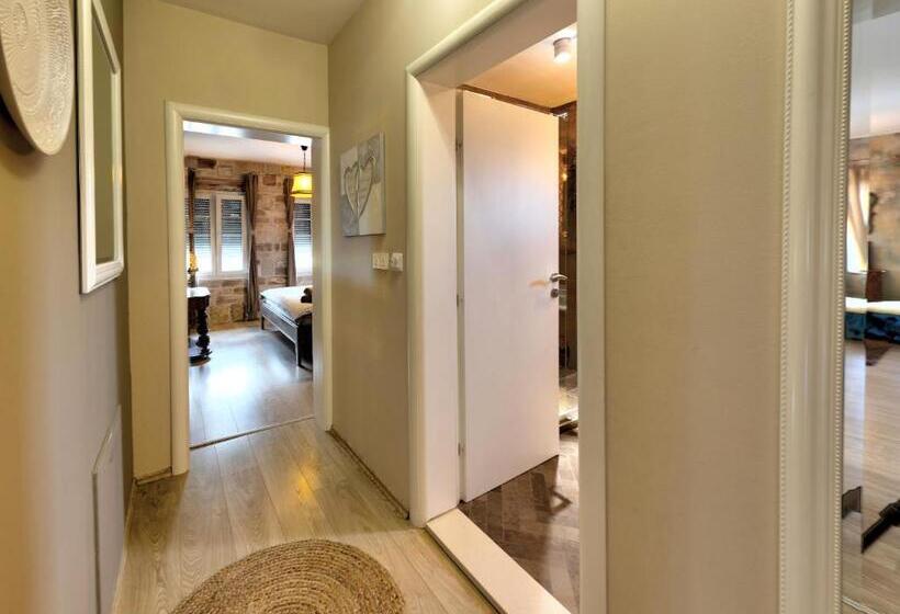 سوییت خانوادگی, Apartments Villa Mike