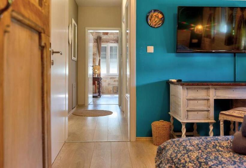 سوییت خانوادگی, Apartments Villa Mike