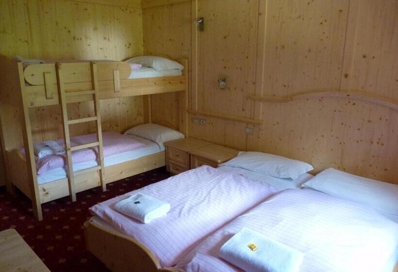 חדר סטנדרט לארבעה, Chalet Hotel Diamant