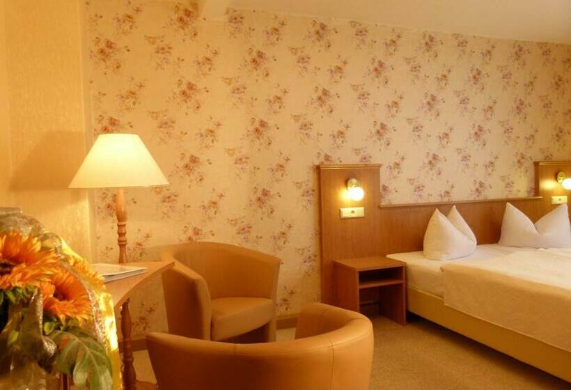 غرفة قياسية, & Gasthof Garküche