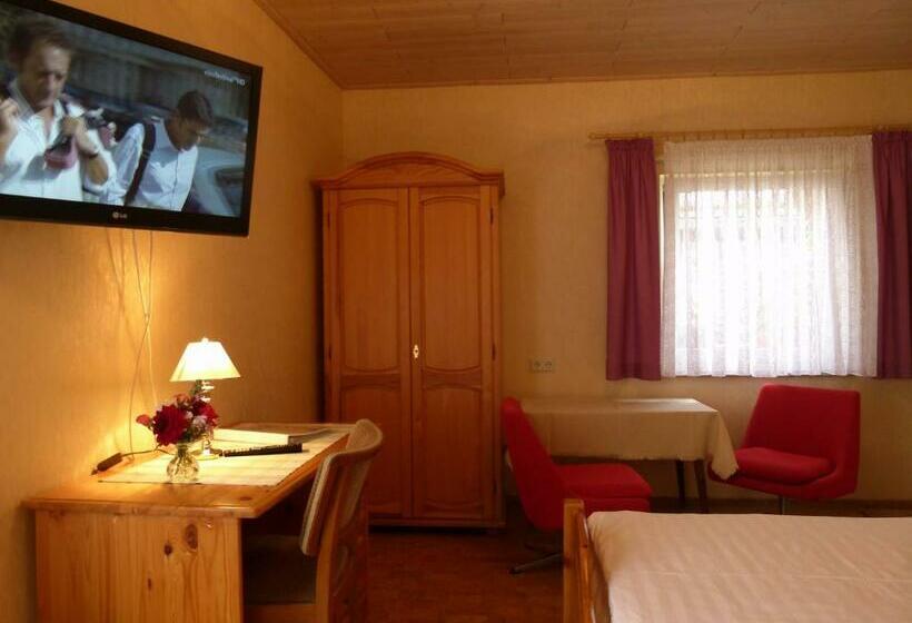 غرفة قياسية, & Gasthof Garküche