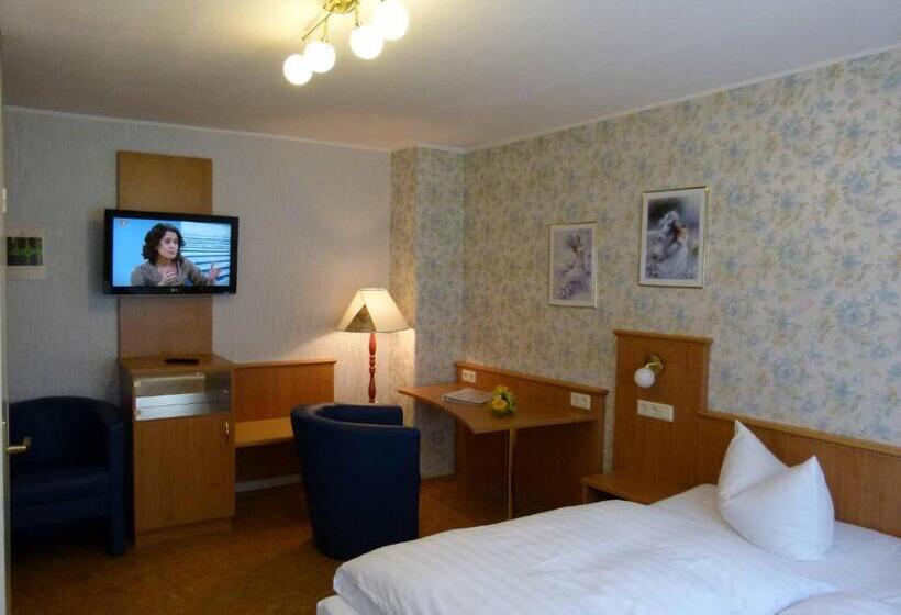 غرفة قياسية, & Gasthof Garküche