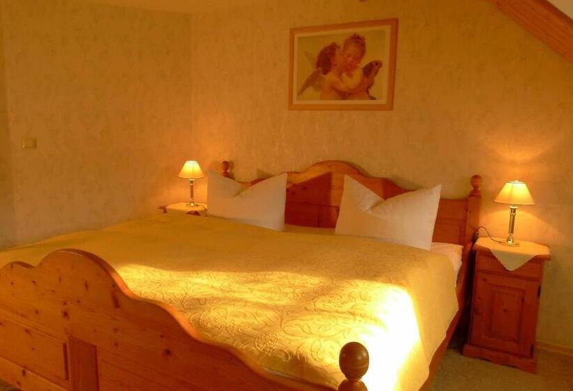 غرفة كومفورت, & Gasthof Garküche