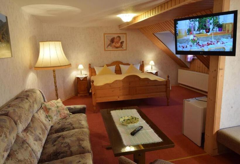 غرفة كومفورت, & Gasthof Garküche