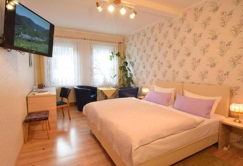 غرفة كومفورت, & Gasthof Garküche