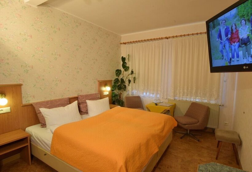 غرفة قياسية, & Gasthof Garküche