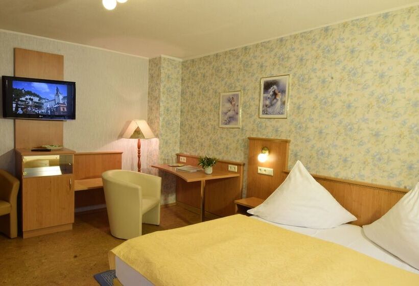 غرفة قياسية, & Gasthof Garküche