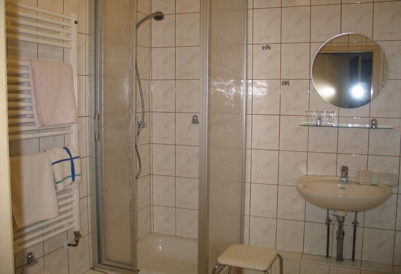 غرفة كومفورت, & Gasthof Garküche