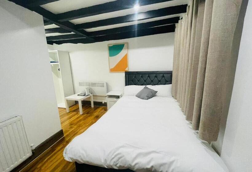 Номер Стандарт, Tudor Oaks Lodge Stevenage North