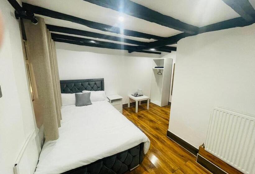 Номер Стандарт, Tudor Oaks Lodge Stevenage North