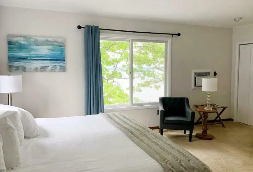 キングサイズベッドのスタンダードルーム, Churchill Pointe Inn