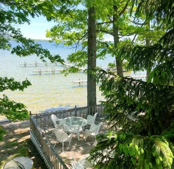 キングサイズベッドのスタンダードルーム, Churchill Pointe Inn