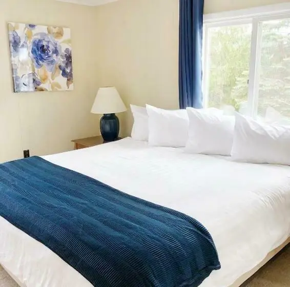 キングサイズベッドのスタンダードルーム, Churchill Pointe Inn
