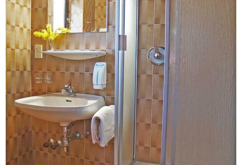 디럭스 룸, Aineterhof