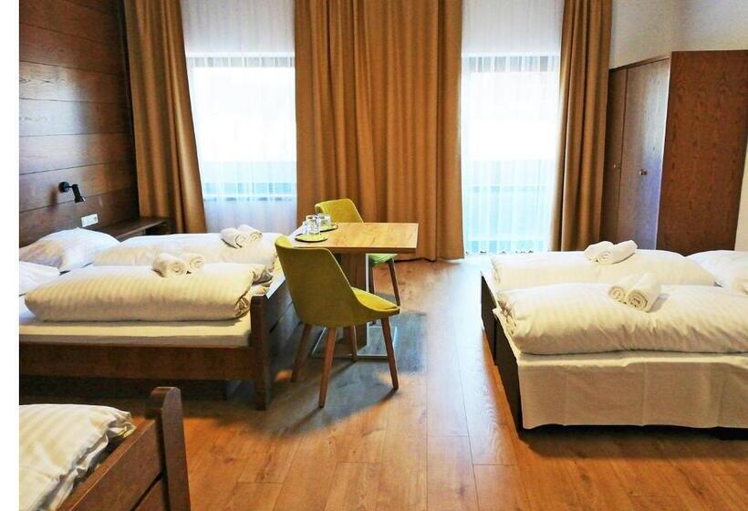 디럭스 패밀리 룸, Aineterhof