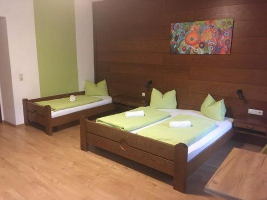 패밀리 룸, Aineterhof