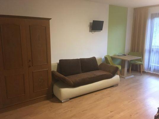 패밀리 룸, Aineterhof