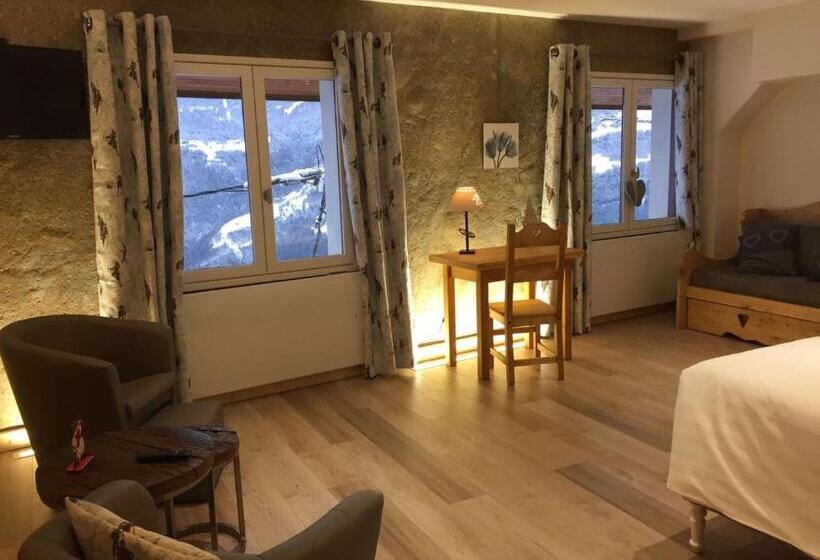 غرفة عائلية مطلّة علي الجبل, Le Coeur 1210