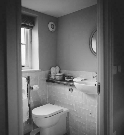 חדר סטנדרט נוף לים, The Hero